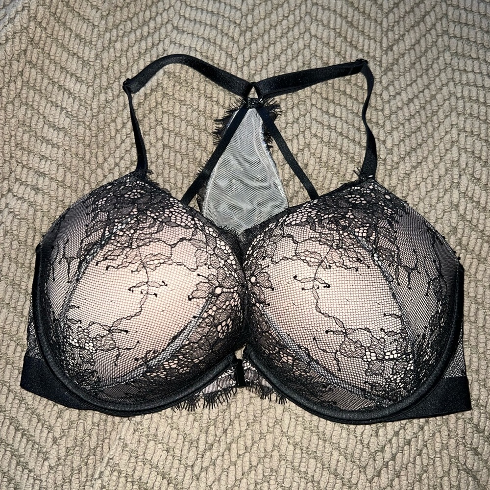 BNWT Victoria’s Secret Bombshell Push Up Bra 34D